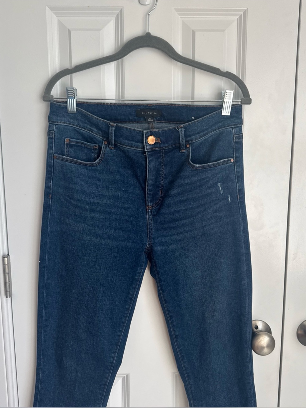 Ann Taylor Skinny Jeans in Dark Indigo-size 6-T.